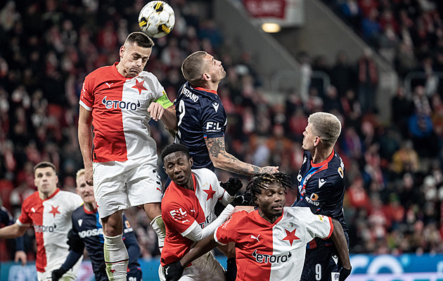 Ukázali jsme pravou tvář Slavie, těšilo Lingra. Při oslavě ho zavalili