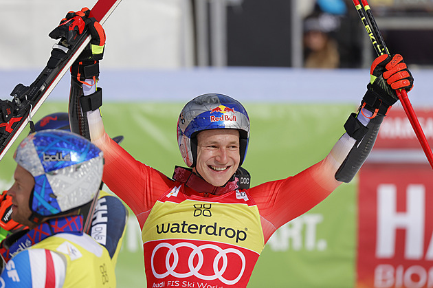 Jak pokořit Hahnenkamm. Odermatt kraluje, triumf z Kitzbühelu mu však schází