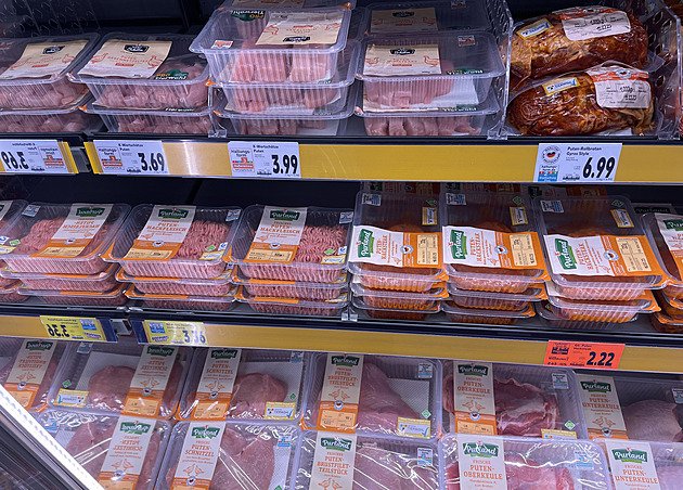 Mleté krutí maso v n�meckém Kauflandu za cenu zhruba 89 korun �eských (10....