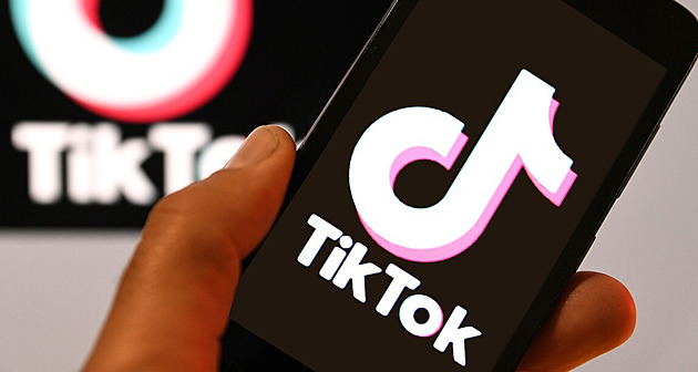 Sněmovna zakázala čínský TikTok svým zaměstnancům, k vymazání vyzývá i poslance