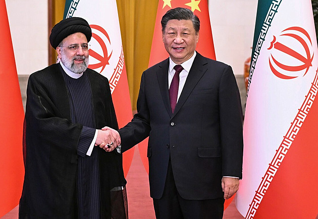 Osa čtyř pokouší nadvládu USA. Hádky v Kongresu ohrožují světový řád