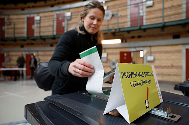 Protestní hnutí zemědělců ovládlo nizozemské volby, má víc křesel než Rutte