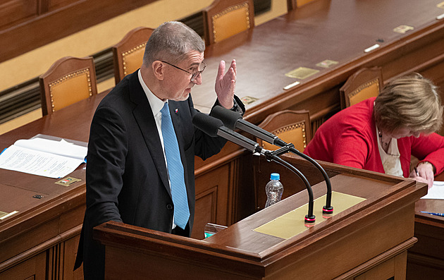 Zaplatím nestranného historika. Ať popíše dění od revoluce, vyzval Babiš