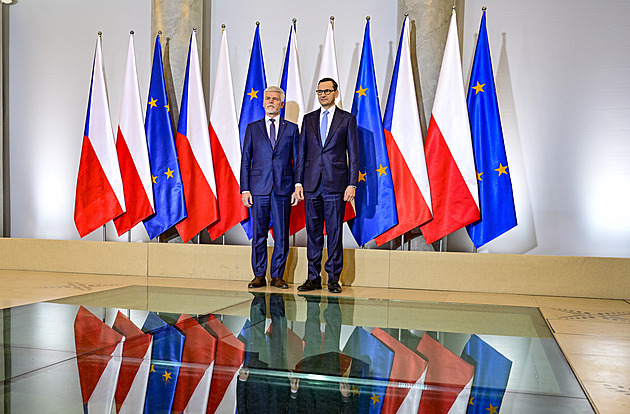 Pavel je v Senátu. Jedná s Vystrčilem a promluví k senátorům