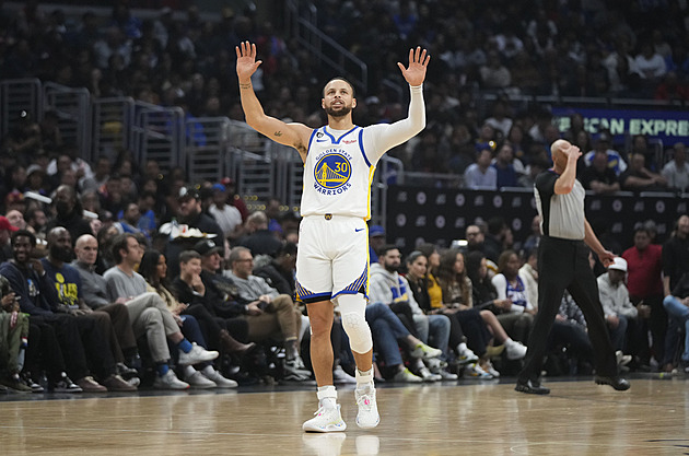 Curry řídil obrat Golden State. Atlanta s Krejčím udolala Cleveland