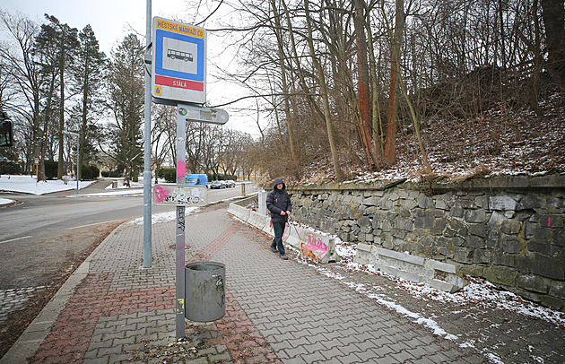 Ostudná místa Vysočiny: vybydlený dům, zanedbané nádraží i studánka s odpadky
