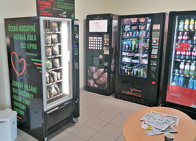 Pelhřimovská nemocnice nyní rozšířila sortiment občerstvení o automat, který...