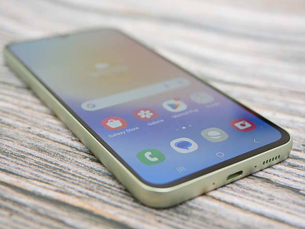 Prodejní hit Samsungu může překonat jeho levnější alternativa. Je dobrá
