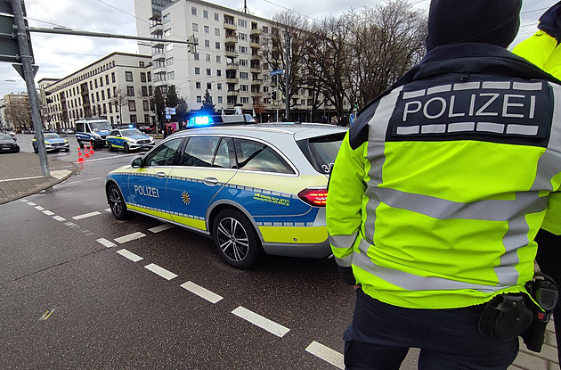 V Karlsruhe drží neznámí útočníci v lékárně rukojmí. Policie uzavřela okolí