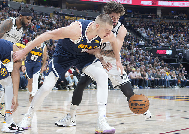 Basketbalistům Denveru v NBA znovu nepomohl ani Jokičův triple double