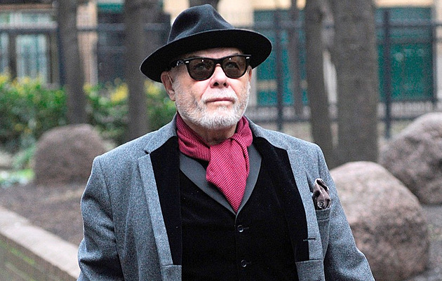Pedofilní rocker porušil po propuštění pravidla, je zpátky ve vězení