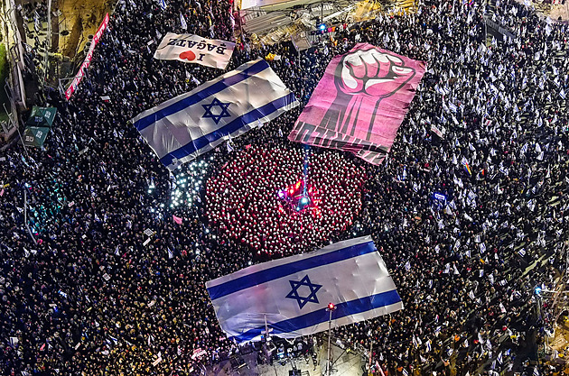 V Izraeli zuří největší protesty v historii země, do ulic vyšly statisíce lidí