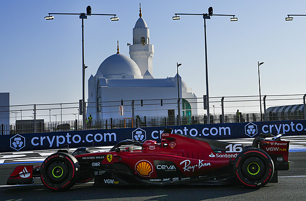 Oba tréninky formule 1 v Saúdské Arábii ovládl Verstappen
