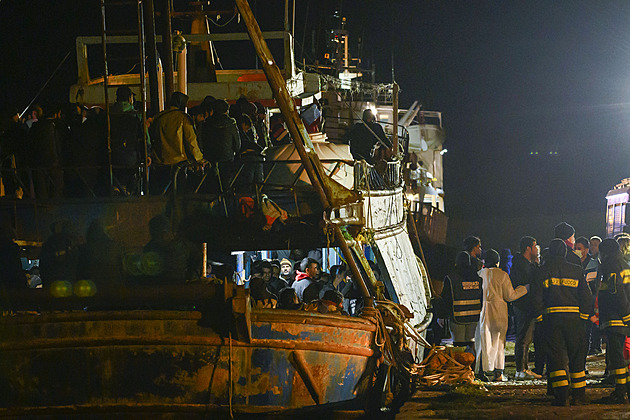 U Libye havarovala loď s migranty do Itálie, organizace mluví o desítkách obětí