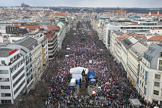 Demonstrace může zkomplikovat dopravu, v ulicích budou desítky policistů