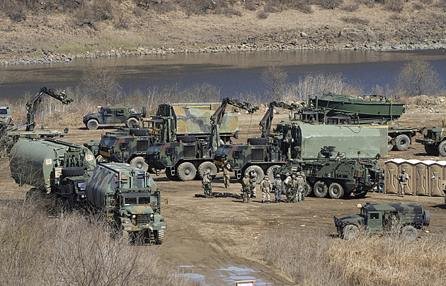 Armády USA a Jižní Koreje zahájily společné cvičení, podle KLDR to zvyšuje napětí