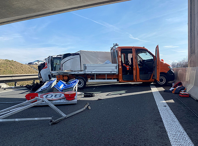 U Krásného pole se na výpadovce z Ostravy sm�rem na Opavu p�evrátil kamion....