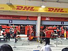 Atmosféra závodního víkendu Formule 1 na bahrajnském okruhu v Sakhiru