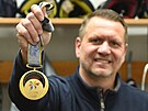 Jan �aloun se zlatou medail� z Nagana