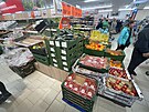 Jablka v polském Lidlu za cenu zhruba 12 korun eských (10. bezna 2023)