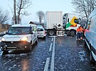 P�i hromadn� nehod� t�in�cti aut na  hlavn�m tahu z Karlov�ch Var� do Prahy se...