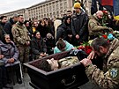 Ukrajinci se rozlouili s padlým obráncem Dmytrem Kocjubajlem známým pod...