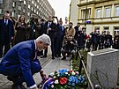 Prezident Petr Pavel pi návtv Polska poloil kvtiny ve Varav k pomníku...