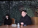 Na snímku poskytnutém severokorejskou vládou si severokorejský vdce Kim...