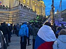 Stovky demonstrant se v sobotu po oficiálním ukonení akce na Václavském...