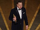 Brendan Fraser pebírá Oscara za nejlepí muský herecký výkon, zaslouil si ho...