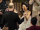 Michelle Yeohová se raduje ze svého Oscara za výkon ve filmu Vechno, vude,...