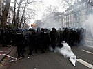 Ve Francii lidé opt protestují proti dchodové reform, kterou prosazuje...