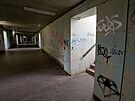 Podchod pod Centr�ln�m autobusov�m n�dra��m v Plzni nevypad� moc dob�e. (2....