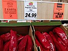 Nkteré druhy paprik jsou také draí, napíklad  ervené lusky stojí 125 korun...