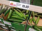 Kilo salátových okurek je v Polsku za 110 korun (10. bezna 2023).