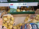 Dv a pl kila brambor stojí 45 korun (10. bezna 2023).