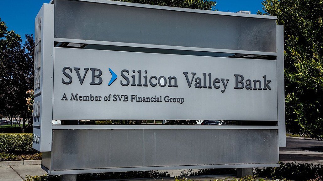 Silicon Valley Bank je v problémech.
