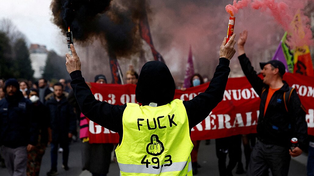 Francouzi znovu protestovali proti dchodové reform. Snímek pochází z Nantes....