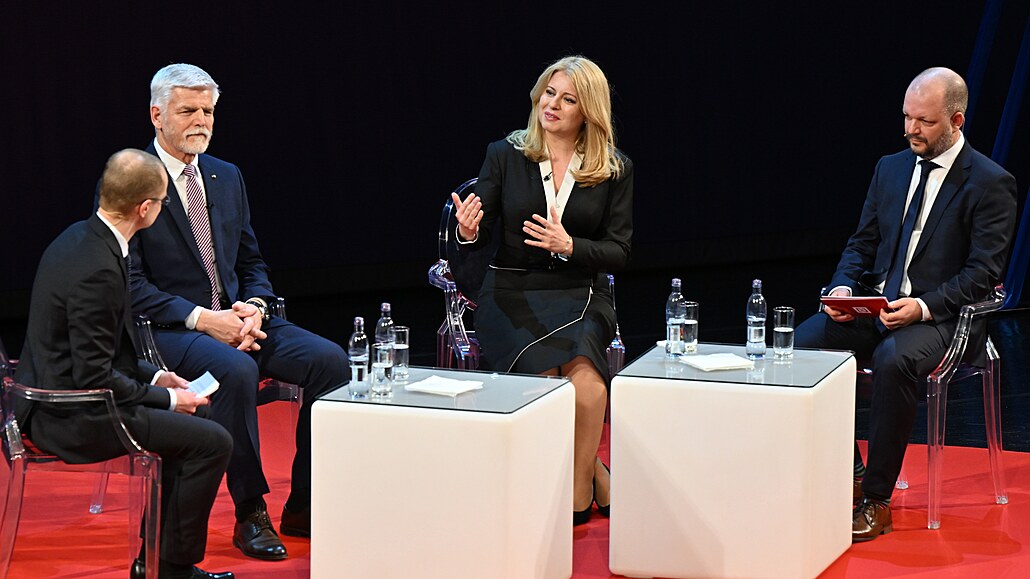 Prezident Petr Pavel a hlava státu Slovenska Zuzana �aputová vystoupili na...