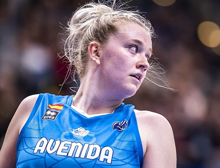 Julia Reisingerová v dresu Salamanky