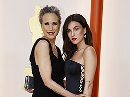Here�ka Andie MacDowellová a její dcera, modelka Rainey Qualley na udílení cen...