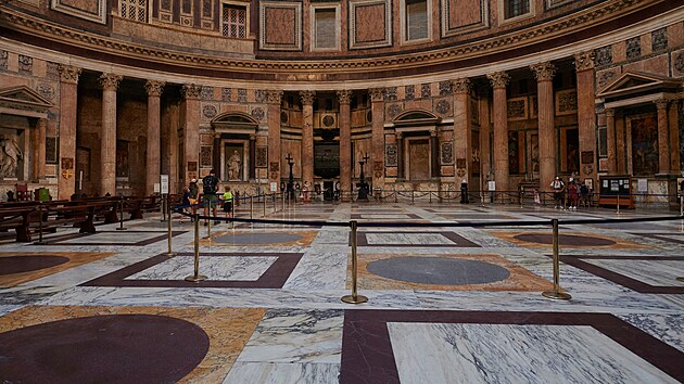 Pantheon v m