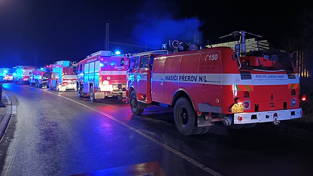Požár haly na zpracování dřeva v Čelákovicích. (13. března 2022)