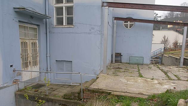 Diec�ze m� pl�ny i s b�valou z�kladn� �kolou v Pellicov� ulici, je� jako Pellico Garden nab�dne 45 jednotek. (na sn�mku p�vodn� stav)