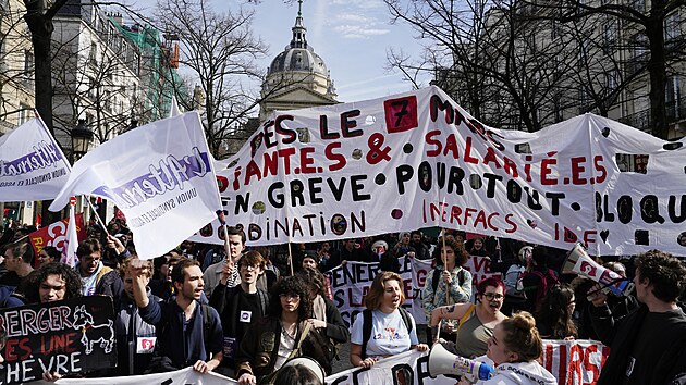 Lid v Pa protestuj proti dchodov reform. (16. bezna 2023)