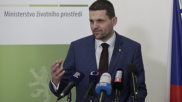 Pedseda vldy Petr Fiala (ODS) uvedl do funkce ministra ivotnho prosted Petra Hladka (KDU-SL).  (10. bezna 2023)