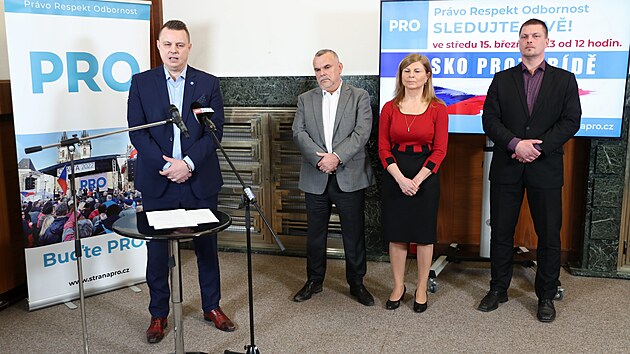 Organiztor demonstrac Jindich Rajchl z Prvo Respekt Odbornost PRO. (15. bezna 2023)