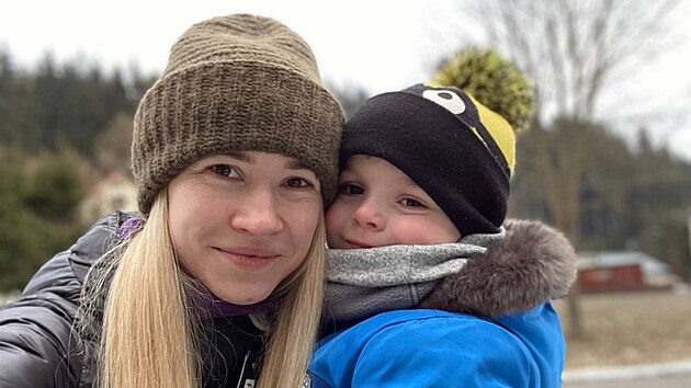 Autorka Deníku Ukrajinky Anna Rybak se synem Mironem na ozdravném pobytu v Beskydech
