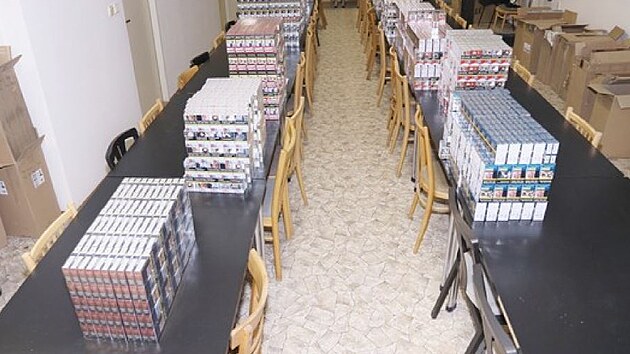 Zaji�t�n� ��st kontrabandu, kter� se vr�tila okraden� firm�.