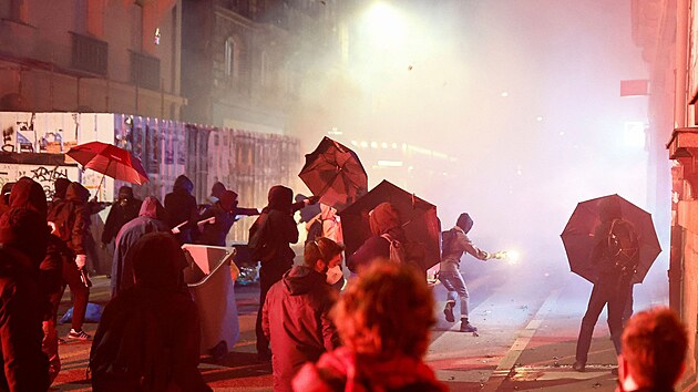 Francouzi znovu protestovali proti důchodové reformě. Snímek pochází z Nantes. (16. března 2023)